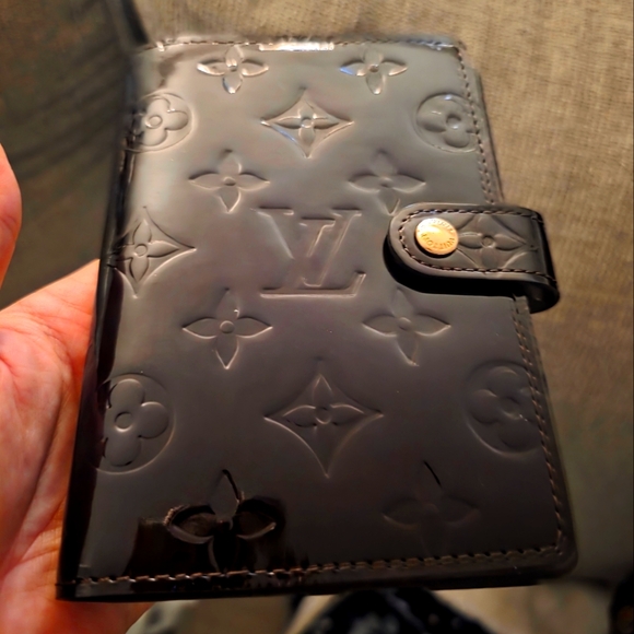 Louis Vuitton Patent Leather Dark Purple Monogram Agenda Wallet - Picture 1 of 4